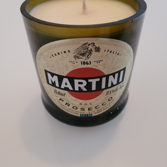 Martini Prosecco bottle recycled into scented wax candle - Picture 3 of 3